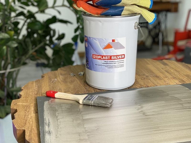 ADW Izoplast Silver bitumen-aluminum mastic for protecting surfaces from UV and corrosion, Silver 5 l