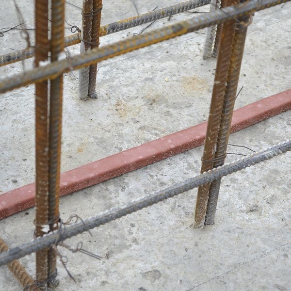 Bentonite cord for waterproofing and sealing construction joints 5x20 mm, red color, 5 m.p.